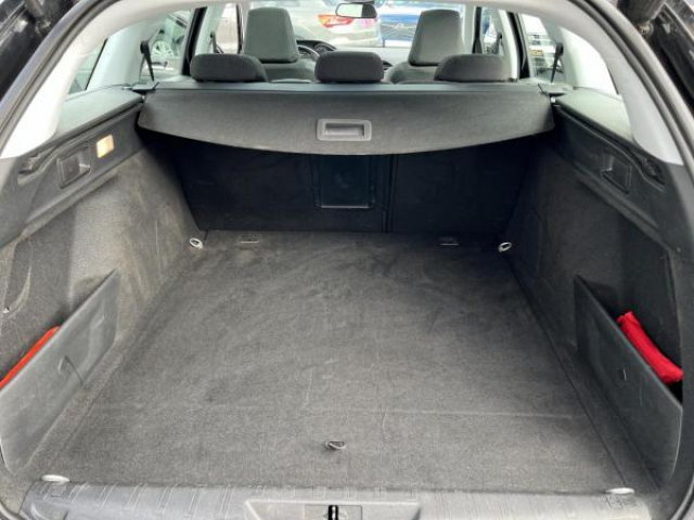 PEUGEOT 308 SW Allure 1.5 BlueHDi 130cv + Toit panoramique + Attelage + JA17