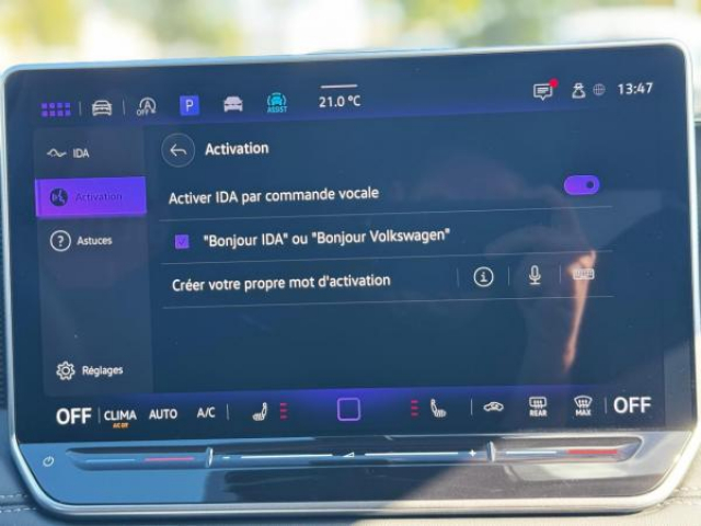 VOLKSWAGEN TIGUAN Life 2.0 TDI 150cv DSG7 + Pack Hiver + Attelage Elec + Camera 360 + Alarme + Ja18