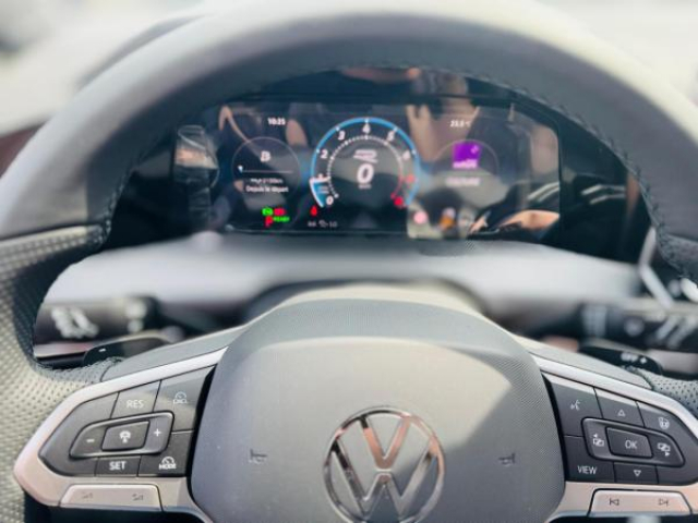 VOLKSWAGEN GOLF R-Line 1.5 eTSI 150cv DSG7 + Matrix LED + Toit Ouvrant + Camera 360 + NEUF 0KM
