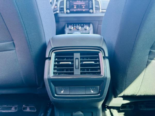 SKODA KAROQ AMBITION 1.5 TSI 150cv DSG7 + Pack Parking + Pack Design + Pack Hiver Plus