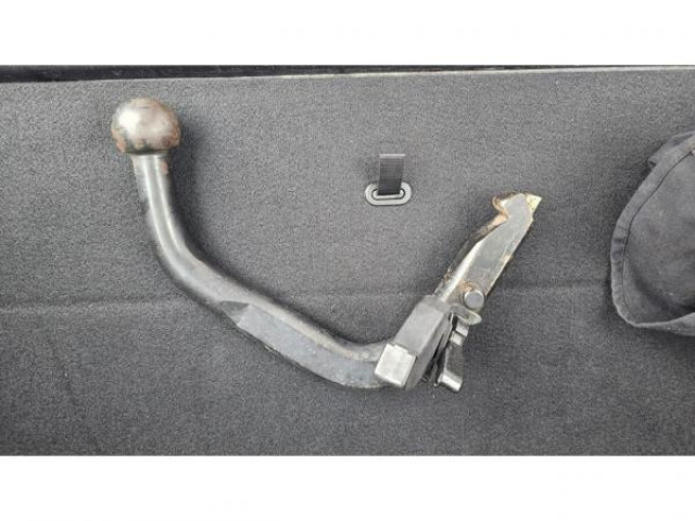 PEUGEOT 308 SW Allure 1.2i PureTech 130cv EAT8 Entretien complet PEUGEOT à jour + Attelage + Jantes 17