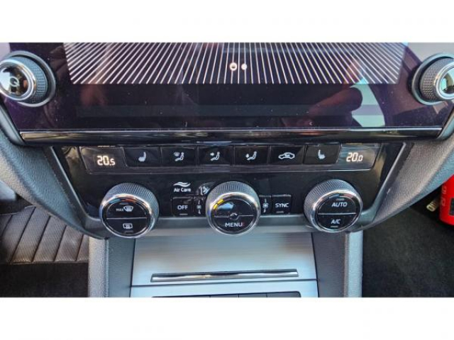 SKODA Octavia combi Ambition 1.6 TDI 116cv DSG7 + Attelage + Sièges AV Chauffants + DAB